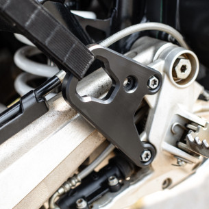 01-img-kriega-equipaje-moto-soporte-overlander-s-os-heel-plate-estriberas-ktm690-husqvarna-701 2